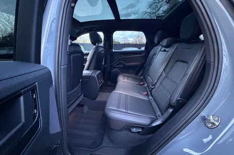 Porsche Cayenne V6 S E-HYBRID BLACK EDITION - PANORAMIC ROOF - AS NEW CONDITION 28