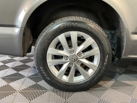 Volkswagen Transporter 2.0 TDI T28 Highline FWD SWB Euro 6 (s/s) 5dr 9
