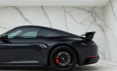 Porsche 911 (992) Carrera 4 GTS 26