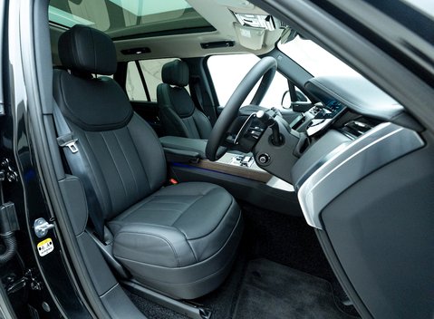 Land Rover Range Rover D300 SE 10