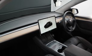 Tesla Model Y  Performance Enhanced Autopilot Auto Park & Summon Solid Black 1 Owner 22