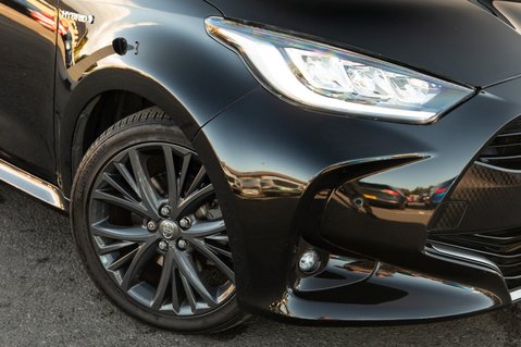 Toyota Yaris EXCEL FHEV 11