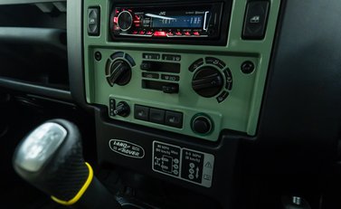 Land Rover Defender 110 HERITAGE 28