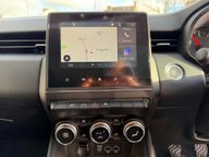 Renault Clio ICONIC TCE 11