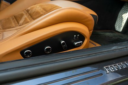 Ferrari GTC4 Lusso V12 35