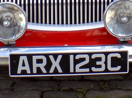 Can I Put Black and Silver Number Plates on my car? 2