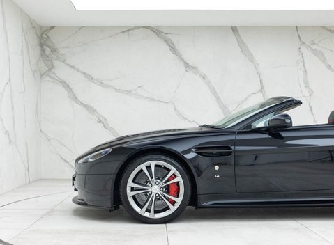 Aston Martin V12 Vantage S Roadster 29