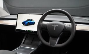 Tesla Model Y LONG RANGE AWD Comfort Suspension 20" Induction Alloys GROK AI 1 Owner VATQ 17