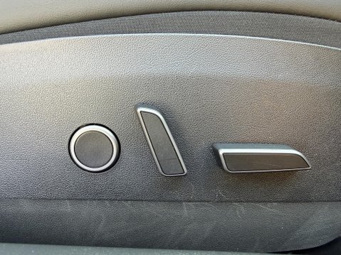 Tesla Model 3 Saloon 4dr Electric Auto RWD (241 bhp) 33