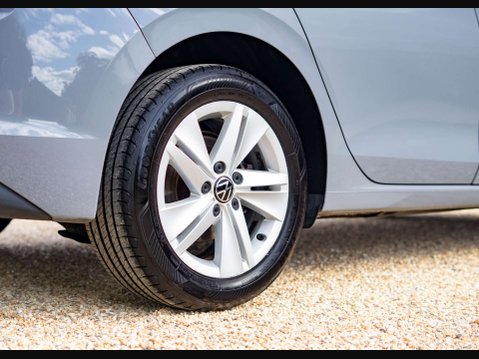 Volkswagen Golf 1.5 Golf Life eTSI Semi-Auto 5dr 37