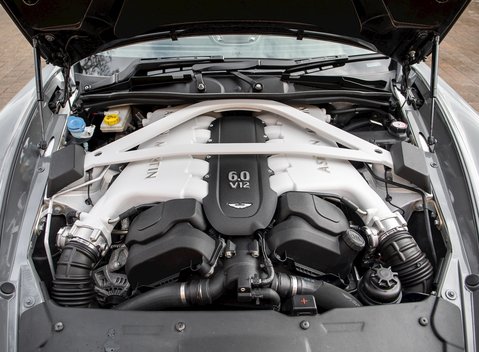 Aston Martin Vanquish Volante 32