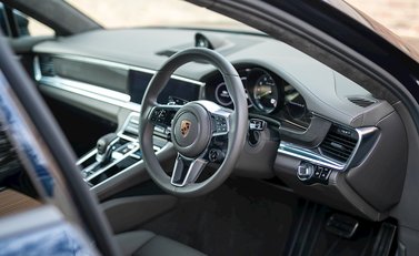 Porsche Panamera Turbo S E-Hybrid Executive 12