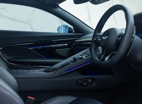 Aston Martin DB12 V8 13