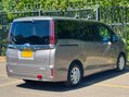 Toyota Noah Hybrid 1.8 4
