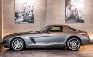 Mercedes-Benz SLS AMG 2