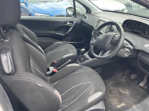 Peugeot 208 1.2 VTi Active Euro 5 3dr 8