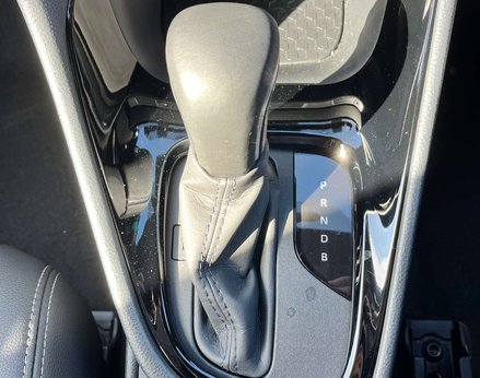 Toyota Yaris 1.5 Yaris Dynamic HEV CVT 5dr 51