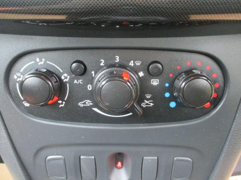 Dacia Sandero 1.0 SCe Ambiance Euro 6 5dr 22