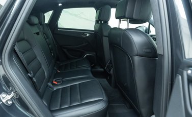Porsche Macan TURBO 17