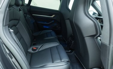 Porsche Taycan TURBO S 18