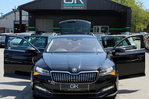Skoda Superb SE TECHNOLOGY IV DSG - 11 SERVICES AT SKODA -HYBRID AUTOMATIC ESTATE 18