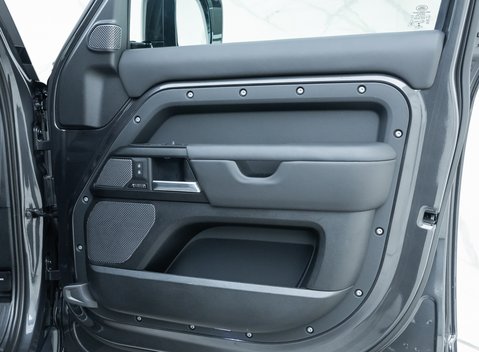 Land Rover Defender 110 V8 Carpathian Edition 24