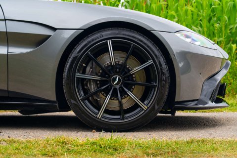 Aston Martin Vantage V8 5