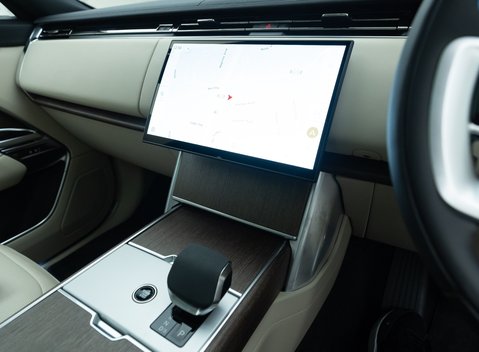 Land Rover Range Rover P460e SE 20