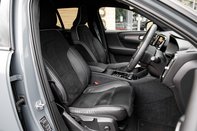 Volvo XC40 B4 R-DESIGN MHEV 33