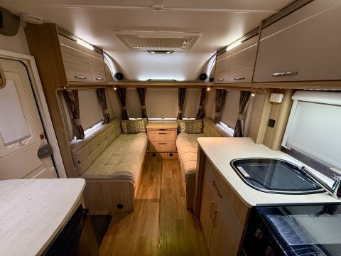 Coachman Vision 560 25
