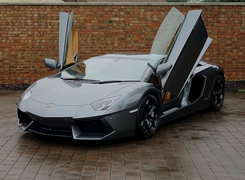 Lamborghini Aventador LP 700-4 11