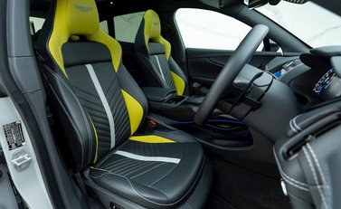 Aston Martin DBX 707 10