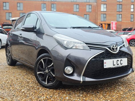 Toyota Yaris VVT-I DESIGN.. 1 PREVIOUS KEEPER.. £35 ROAD TAX.. 8 SERVICES..