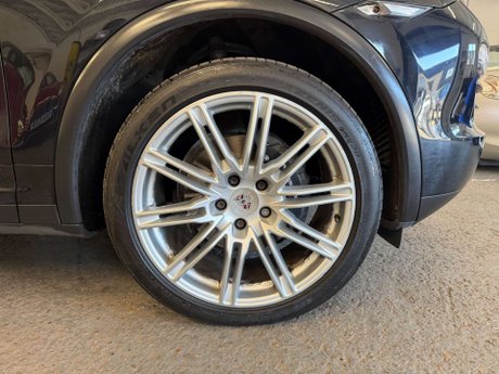Porsche Cayenne 3.0 TD V6 SUV 5dr Diesel Tiptronic 4WD Euro 5 (s/s) (240 ps) 22