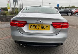 Jaguar XE 2.0 D PORTFOLIO AUTO 8