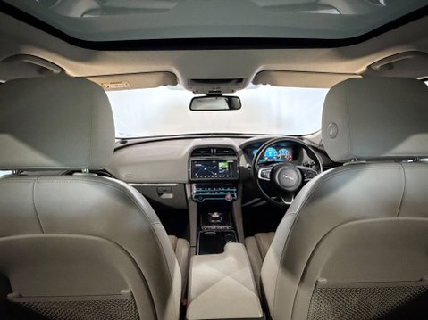 Jaguar F-Pace PORTFOLIO AWD 11