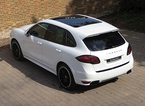 Porsche Cayenne GTS 8