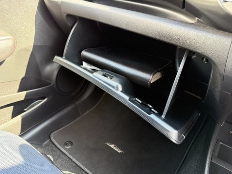 Honda Jazz I-VTEC ES PLUS AUTO 41