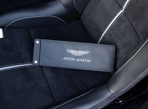 Aston Martin V12 Vantage S 32