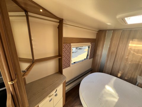 Swift Elegance 645 23