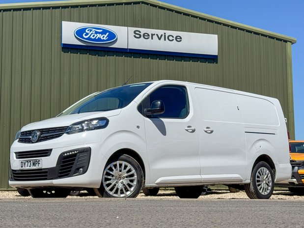 Vauxhall Vivaro LWB L2H1 [SOLD CR] Low Roof Pro 2900 Air Con Nav Sensors EURO 6 1