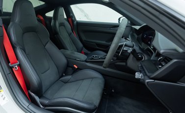 Porsche 911 Carrera GTS (992) 11