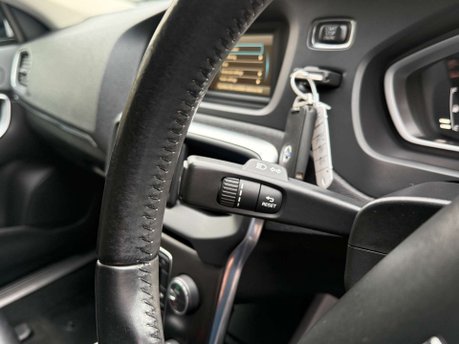 Volvo V40 1.6 V40 SE Luxury D2 Auto 5dr 24