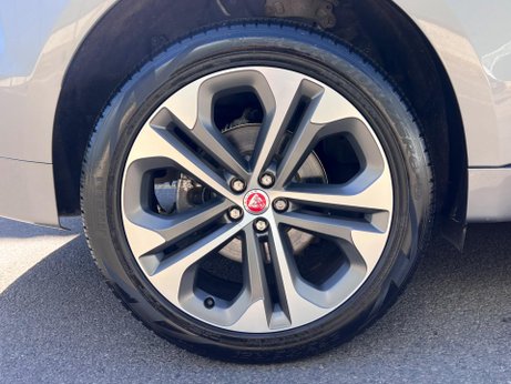 Jaguar F-Pace 2.0 D200 MHEV R-Dynamic HSE Auto AWD Euro 6 (s/s) 5dr 53