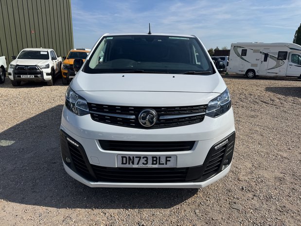 Vauxhall Vivaro SWB L1H1 Low Roof 2700 Pro Air Con Sensors Cam EURO 6 3
