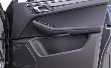 Porsche Macan S PDK 17