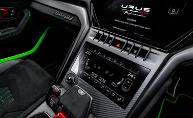 Lamborghini Urus PERFORMANTE 34