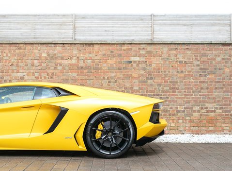 Lamborghini Aventador LP700-4 24
