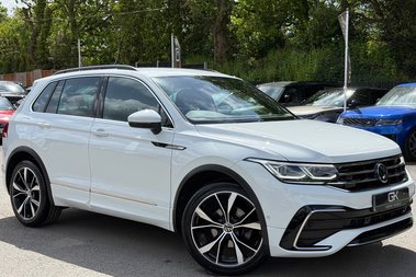Volkswagen Tiguan R-LINE TSI DSG - ONE OWNER - APPLE CAR PLAY -ADAPTIVE CRUISE