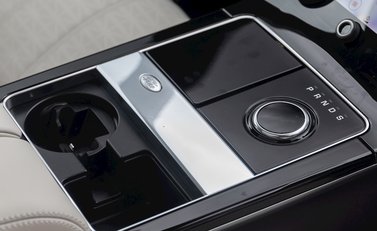 Land Rover Range Rover Velar D300 HSE First Edition 20